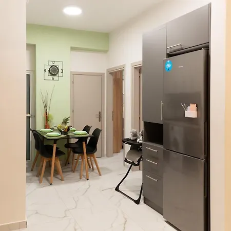 Balcony Breeze 3bd 아파트 *