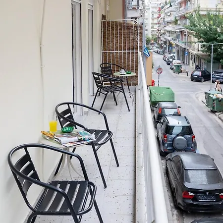 Balcony Breeze 3bd Apartment *