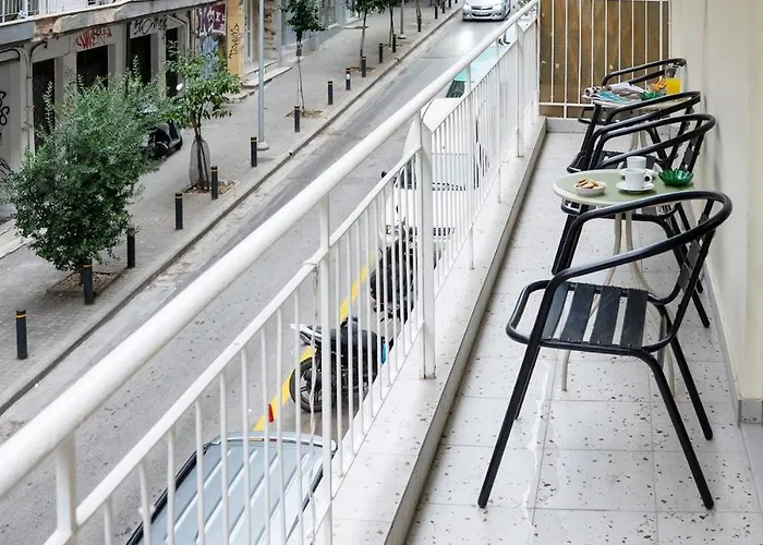 Balcony Breeze 3bd Apartment